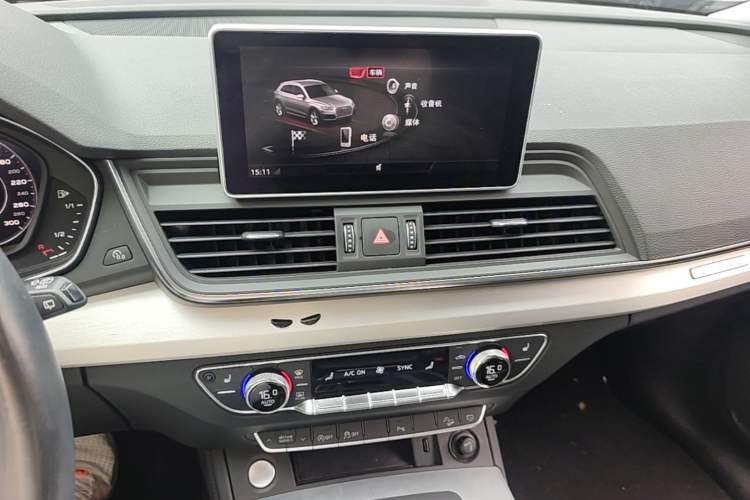 Used Audi Q5L 2020 40 TFSI Prestige Fashion Edition Audio And AC Panel