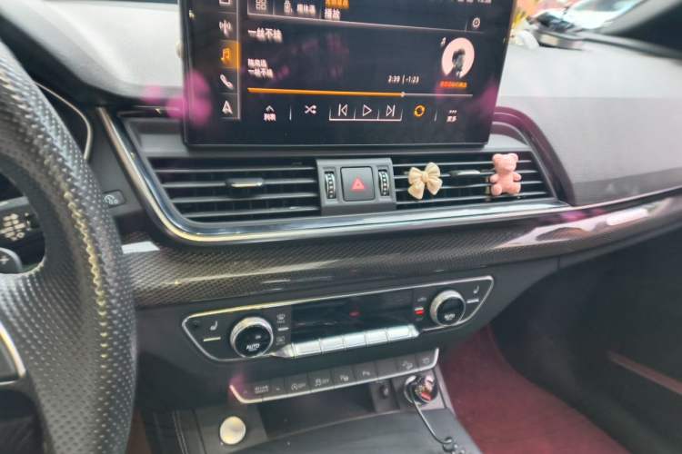 Used Audi Q5L 2020 45 TFSI Prestige Sport Edition Audio And AC Panel