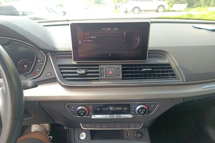 Used Audi Q5L 2020 Updated 40 TFSI Prestige Fashion Edition Audio And AC Panel
