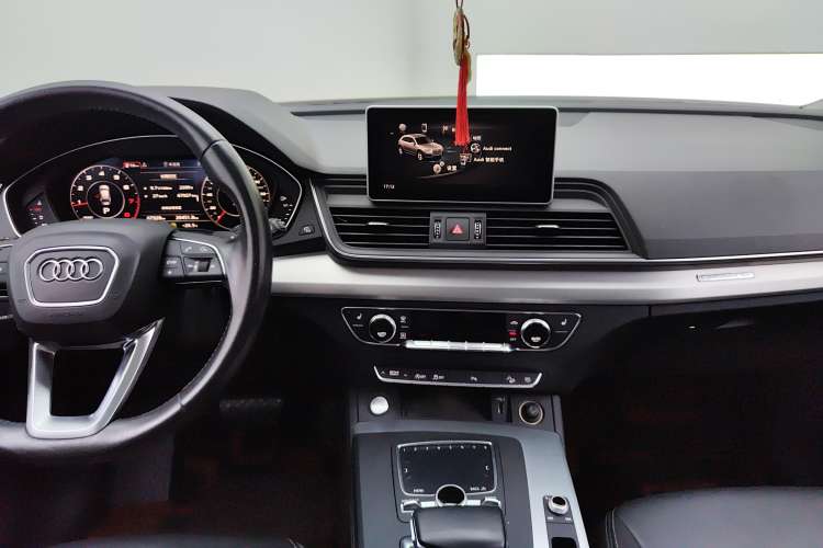 Used Audi Q5L 2020 Updated 40 TFSI Prestige Fashion Edition Audio And AC Panel
