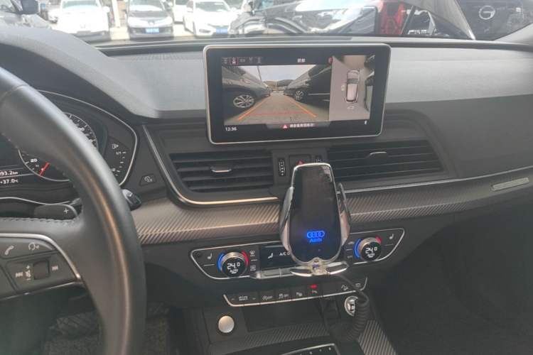 Used Audi Q5L 2020 45 TFSI Prestige Fashion Model Audio And AC Panel