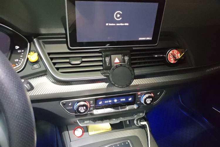 Used Audi Q5L 2020 45 TFSI Prestige Fashion Model Audio And AC Panel