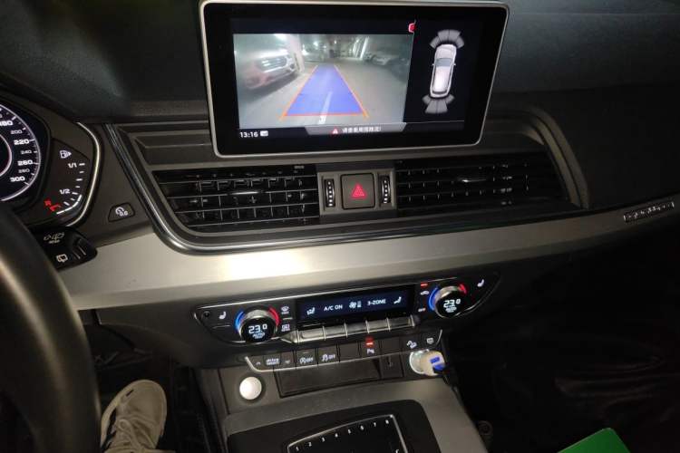 Used Audi Q5L 2020 Updated 40 TFSI Prestige Fashion Edition Audio And AC Panel