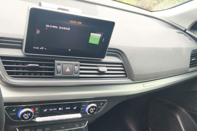 Used Audi Q5L 2020 Updated 40 TFSI Prestige Fashion Edition Audio And AC Panel