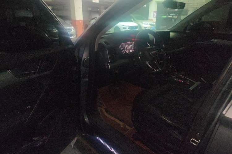 Used Audi Q5L 2020 Updated 40 TFSI Prestige Fashion Edition Driver Seat