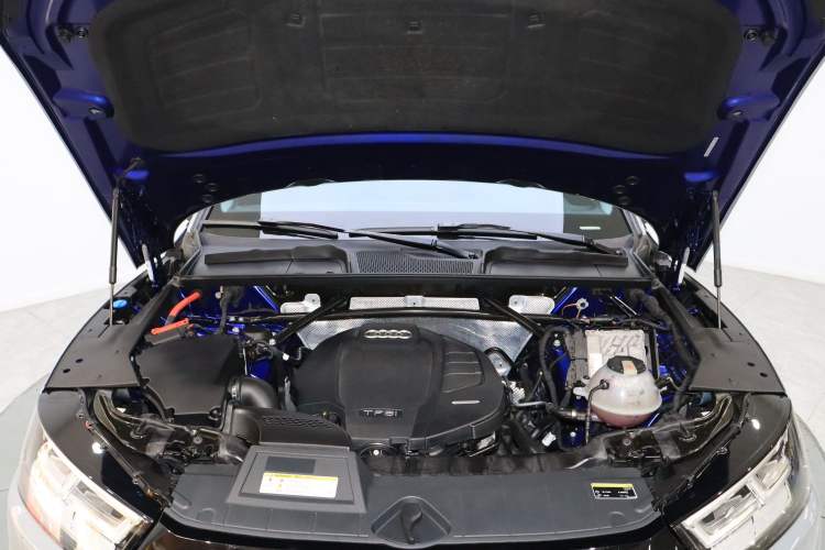 Used Audi Q5L 2020 45 TFSI Prestige Fashion Model Engine Bay