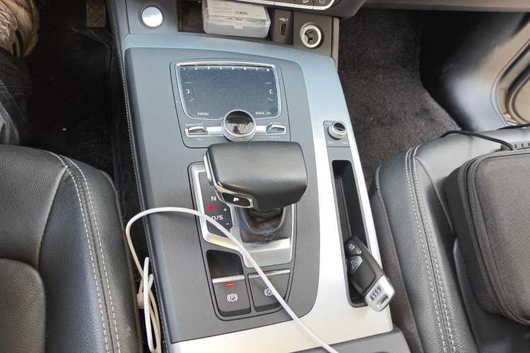 Used Audi Q5L 2020 Updated 40 TFSI Prestige Fashion Edition Gear Lever