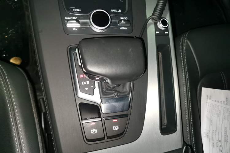 Used Audi Q5L 2020 Updated 40 TFSI Prestige Fashion Edition Gear Lever