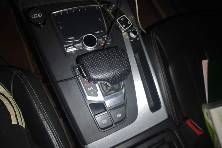 Used Audi Q5L 2020 Updated 40 TFSI Prestige Fashion Edition Gear Lever