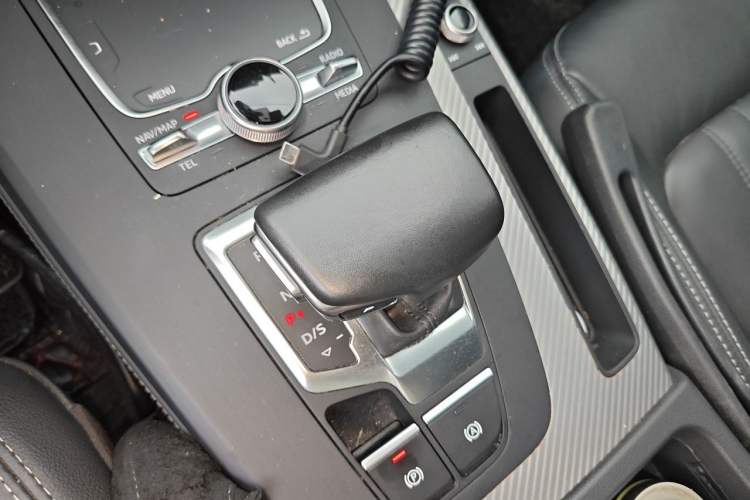 Used Audi Q5L 2020 45 TFSI Prestige Fashion Model Gear Lever