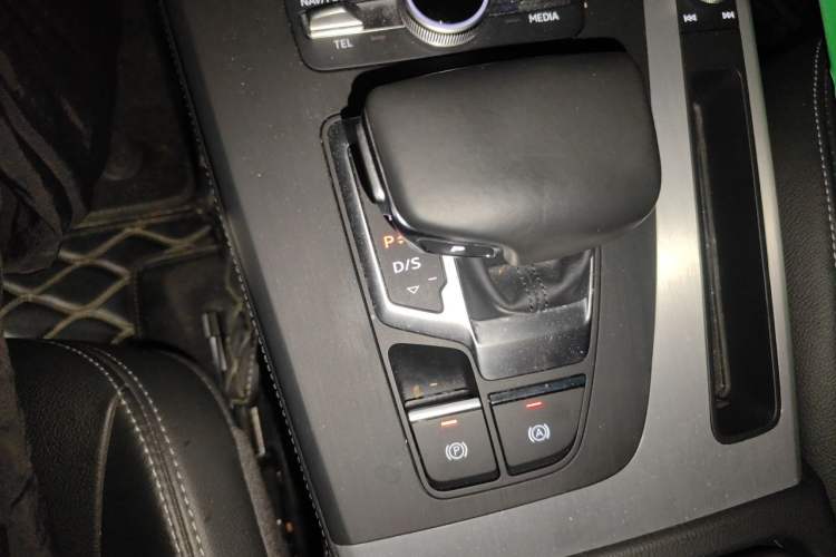 Used Audi Q5L 2020 Updated 40 TFSI Prestige Fashion Edition Gear Lever