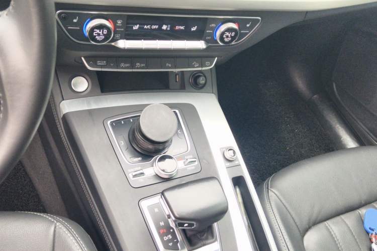 Used Audi Q5L 2020 Updated 40 TFSI Prestige Fashion Edition Gear Lever