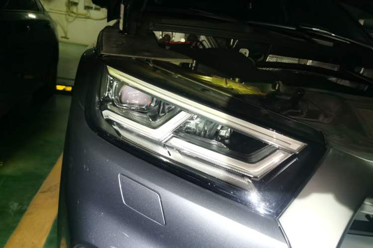 Used Audi Q5L 2020 Updated 40 TFSI Prestige Fashion Edition Right Front Headlight
