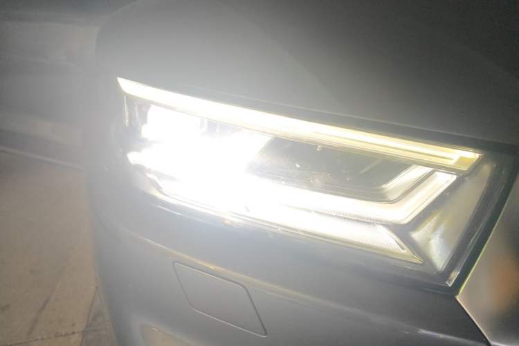 Used Audi Q5L 2020 Updated 40 TFSI Prestige Fashion Edition Right Front Headlight