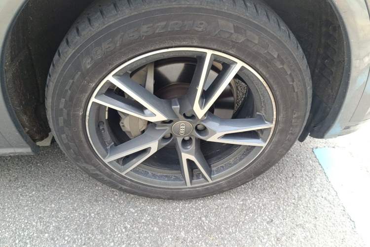 Used Audi Q5L 2020 Updated 40 TFSI Prestige Fashion Edition Right Front Wheel Hub