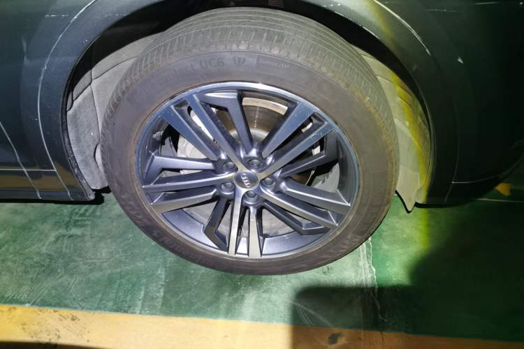 Used Audi Q5L 2020 Updated 40 TFSI Prestige Fashion Edition Right Front Wheel Hub