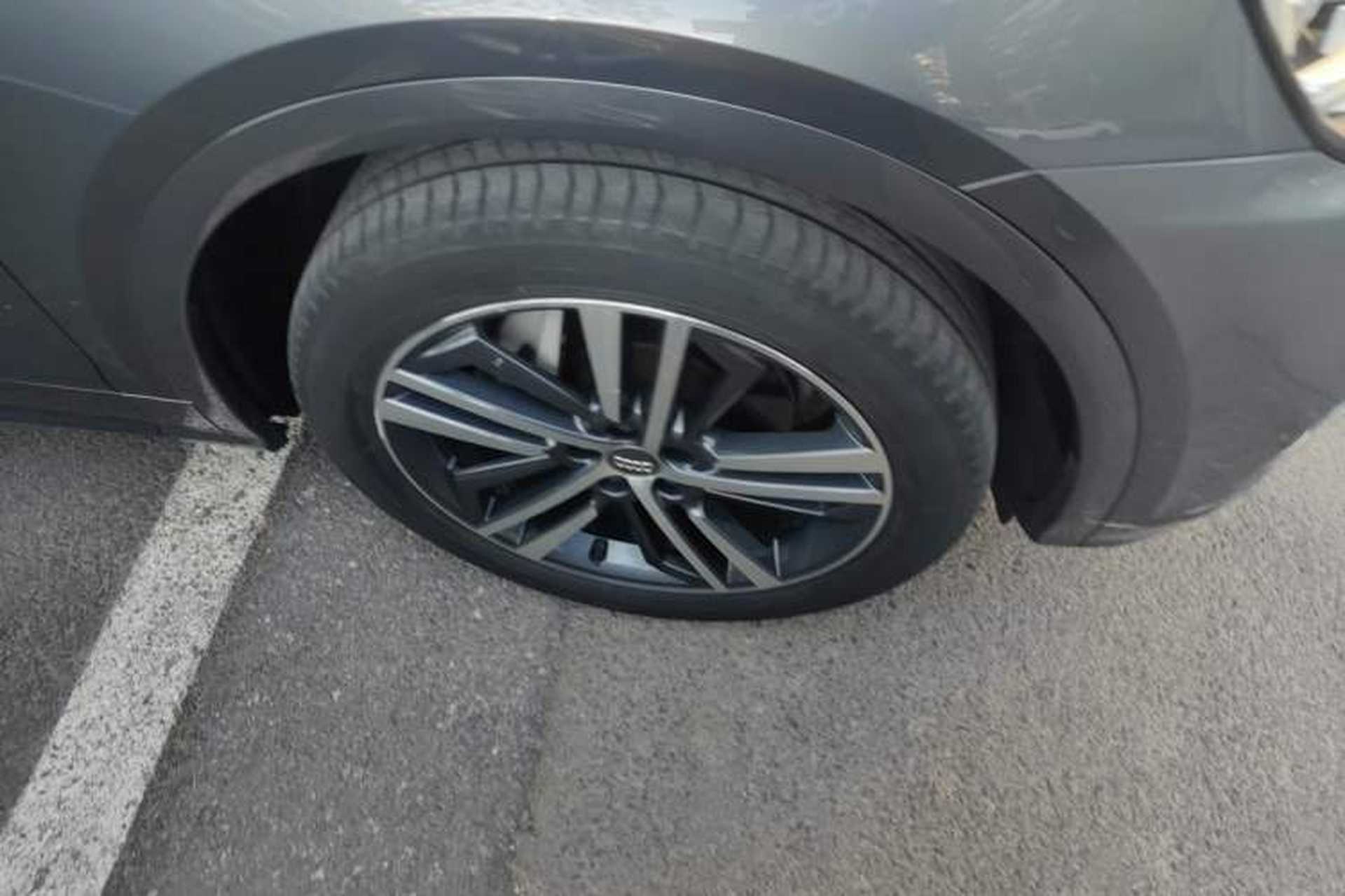 Used Audi Q5L 2020 Updated 40 TFSI Prestige Fashion Edition Right Front Wheel Hub