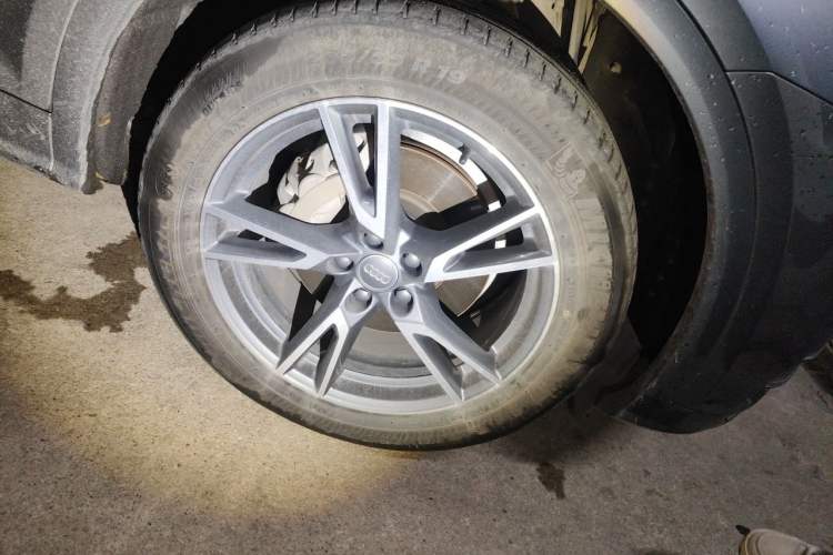 Used Audi Q5L 2020 Updated 40 TFSI Prestige Fashion Edition Right Front Wheel Hub