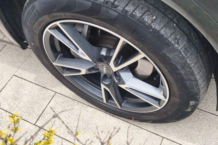Used Audi Q5L 2020 Updated 40 TFSI Prestige Fashion Edition Right Front Wheel Hub