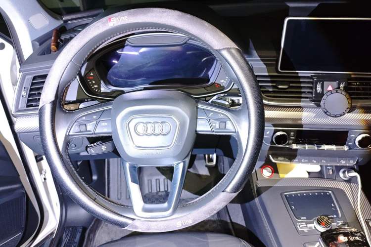Used Audi Q5L 2020 45 TFSI Prestige Fashion Model Steering Wheel