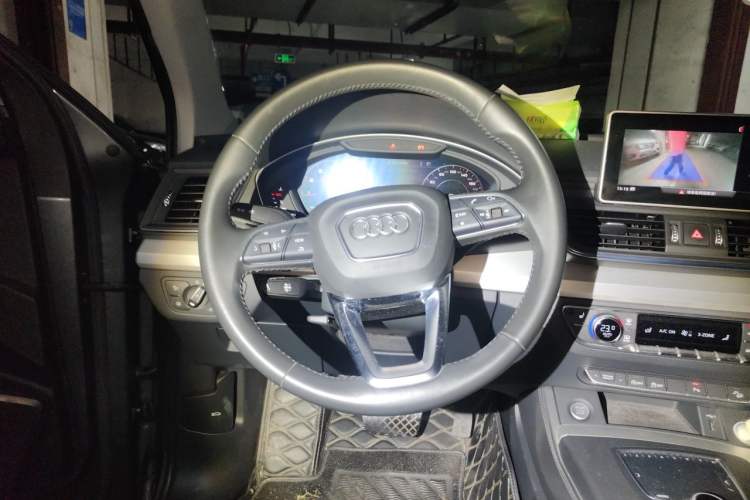 Used Audi Q5L 2020 Updated 40 TFSI Prestige Fashion Edition Steering Wheel
