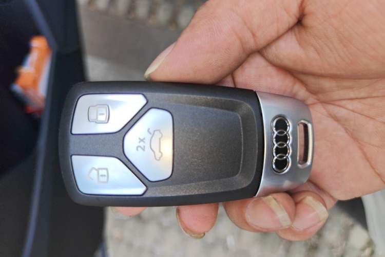 Used Audi Q5L 2020 Updated 40 TFSI Prestige Fashion Edition Vehicle Key