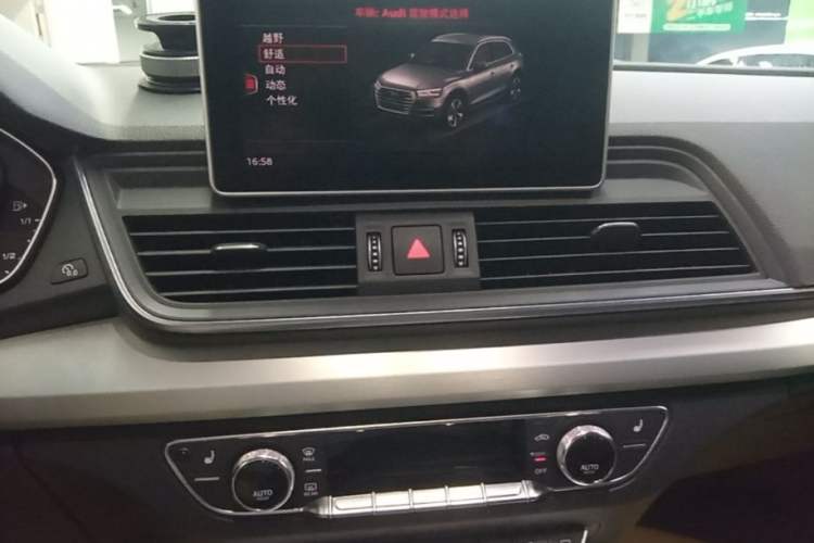 Used Audi Q5L 2020 Updated 40 TFSI Prestige Fashion Edition Audio And AC Panel