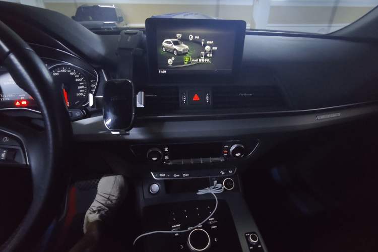 Used Audi Q5L 2020 40 TFSI Prestige Edition Audio And AC Panel