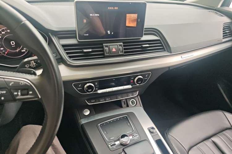 Used Audi Q5L 2020 40 TFSI Prestige Fashion Edition Audio And AC Panel