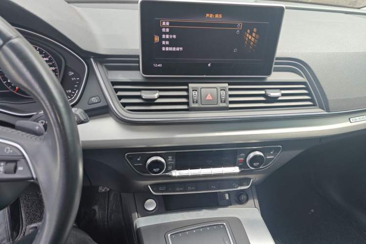 Used Audi Q5L 2020 40 TFSI Prestige Fashion Edition Audio And AC Panel