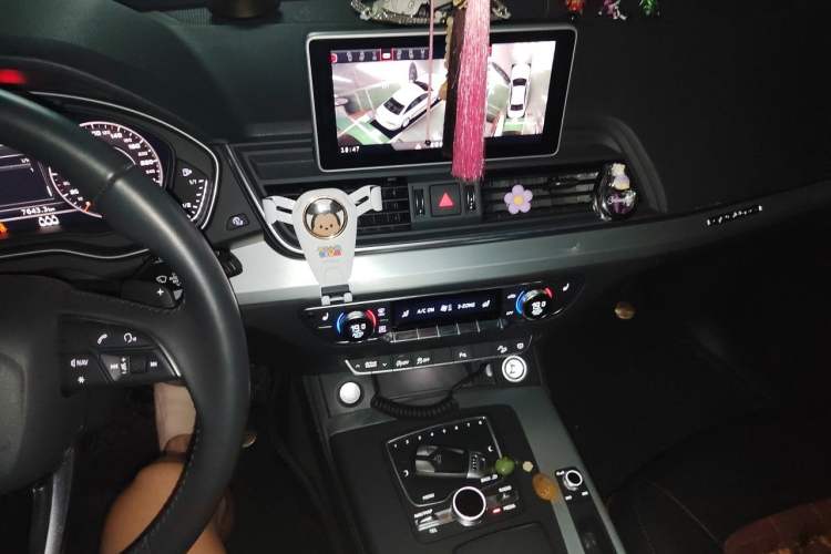Used Audi Q5L 2020 Updated 40 TFSI Prestige Fashion Edition Audio And AC Panel