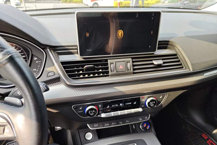 Used Audi Q5L 2020 45 TFSI Prestige Fashion Model Audio And AC Panel