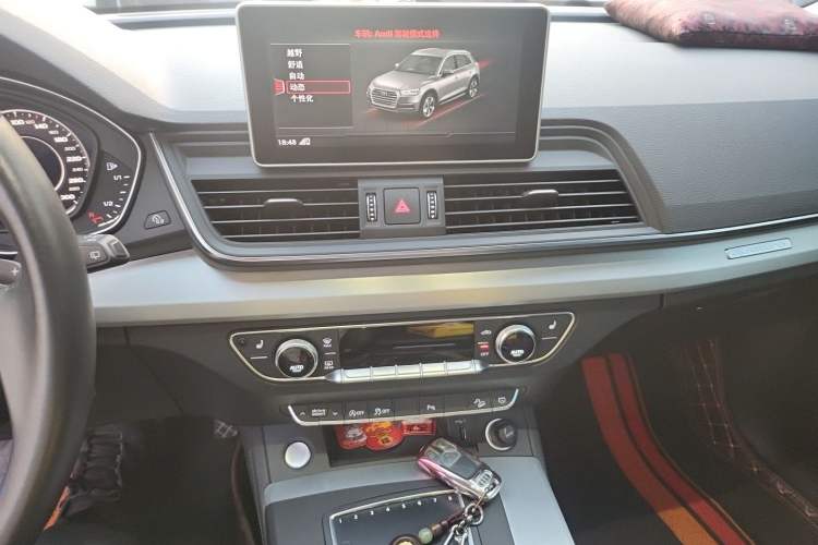 Used Audi Q5L 2020 Updated 40 TFSI Prestige Fashion Edition Audio And AC Panel