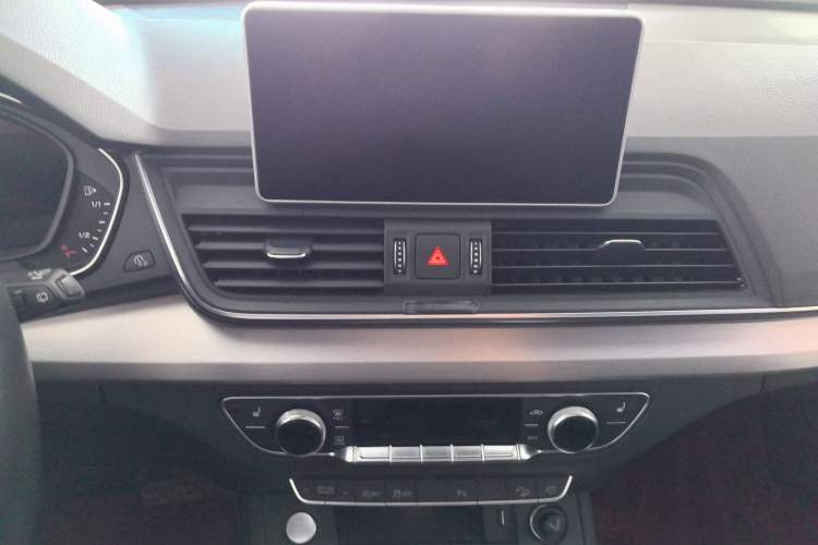 Used Audi Q5L 2020 Updated 40 TFSI Prestige Fashion Edition Audio And AC Panel