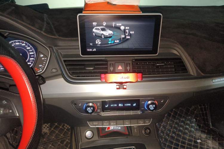 Used Audi Q5L 2020 Updated 40 TFSI Prestige Fashion Edition Audio And AC Panel