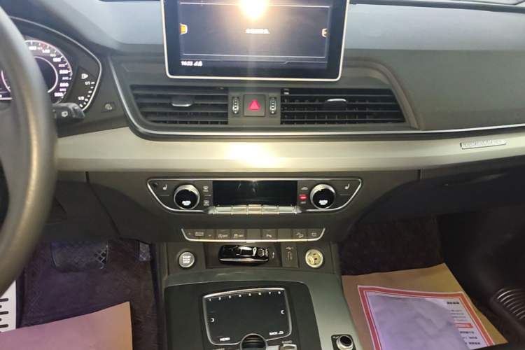 Used Audi Q5L 2020 Updated 40 TFSI Prestige Fashion Edition Audio And AC Panel