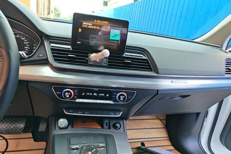 Used Audi Q5L 2020 40 TFSI Prestige Edition Audio And AC Panel