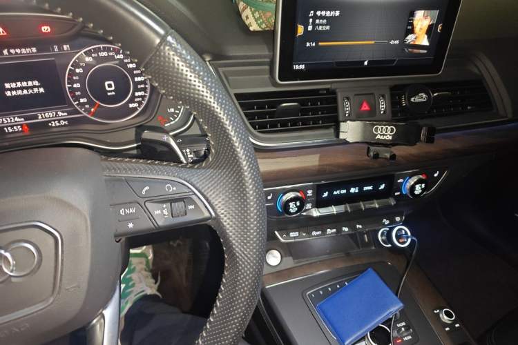 Used Audi Q5L 2020 45 TFSI Prestige Elegant Edition Audio And AC Panel
