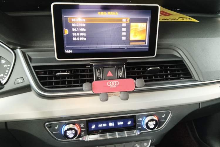Used Audi Q5L 2020 Updated 40 TFSI Prestige Fashion Edition Audio And AC Panel