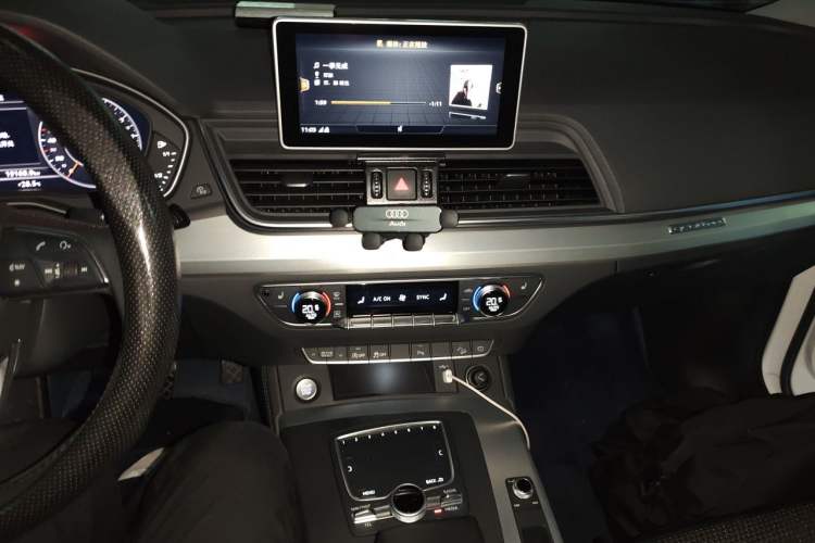 Used Audi Q5L 2020 Updated 40 TFSI Prestige Fashion Edition Audio And AC Panel