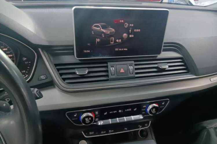 Used Audi Q5L 2020 Updated 40 TFSI Prestige Fashion Edition Audio And AC Panel