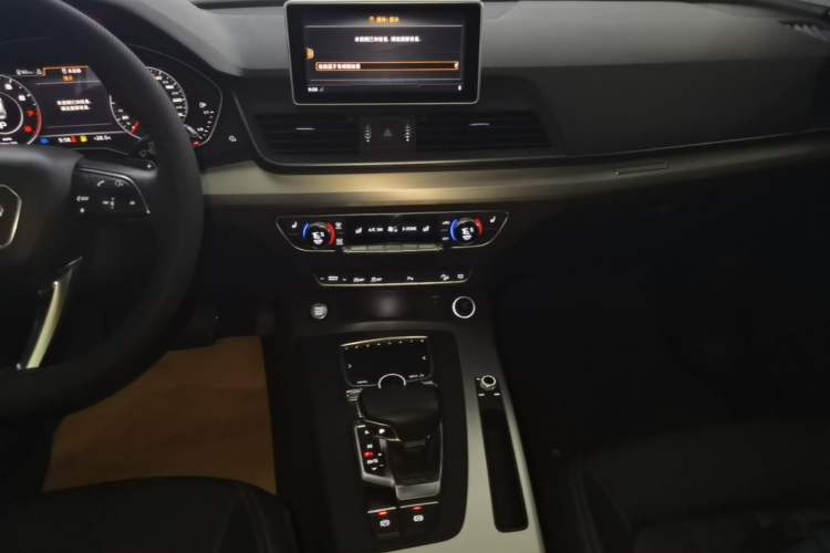 Used Audi Q5L 2020 Updated 40 TFSI Prestige Fashion Edition Audio And AC Panel