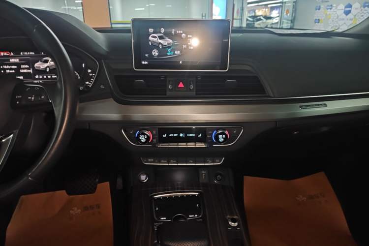 Used Audi Q5L 2020 Updated 40 TFSI Prestige Fashion Edition Audio And AC Panel