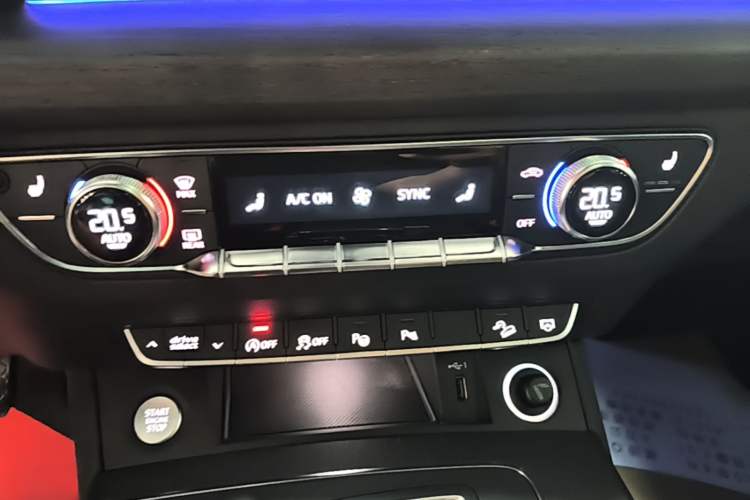 Used Audi Q5L 2020 45 TFSI Prestige Elegant Edition Audio And AC Panel