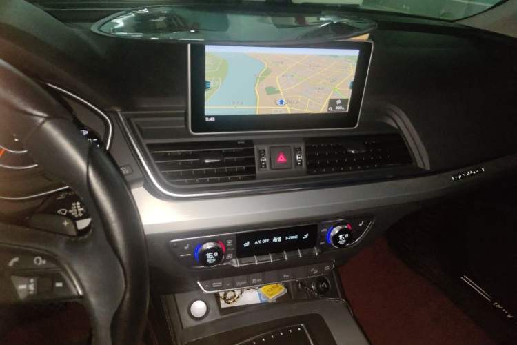 Used Audi Q5L 2020 40 TFSI Prestige Fashion Edition Audio And AC Panel