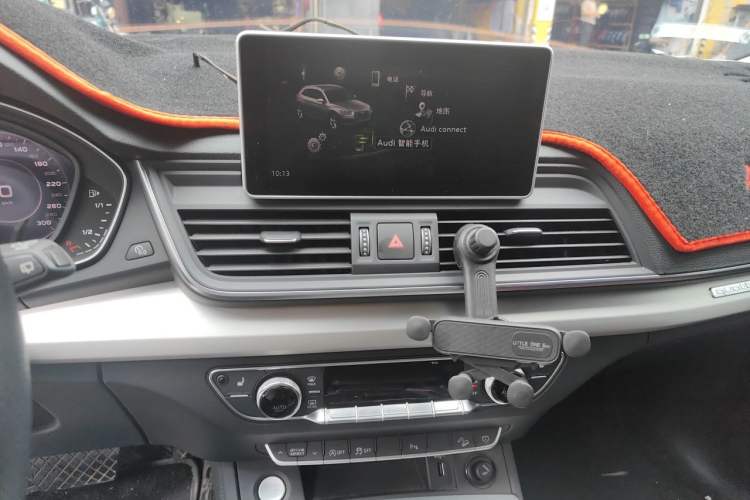 Used Audi Q5L 2020 Updated 40 TFSI Prestige Fashion Edition Audio And AC Panel