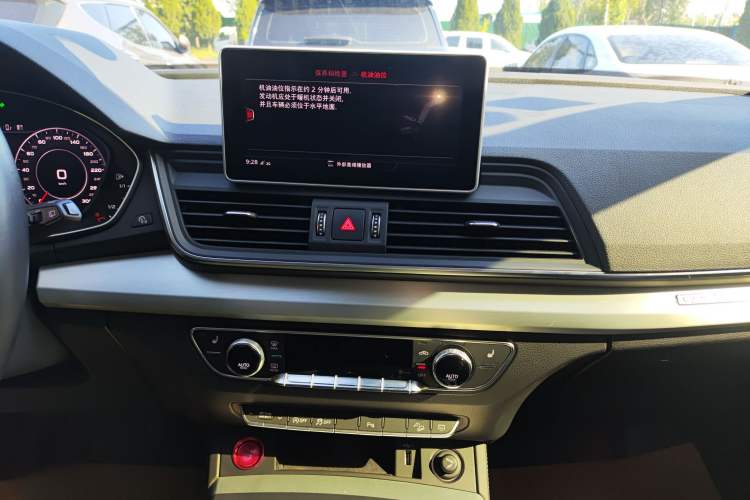 Used Audi Q5L 2020 Updated 40 TFSI Prestige Fashion Edition Audio And AC Panel