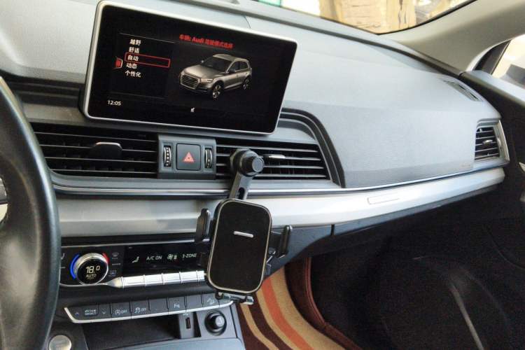 Used Audi Q5L 2020 Updated 40 TFSI Prestige Fashion Edition Audio And AC Panel
