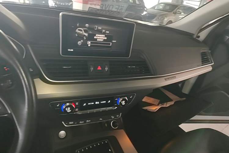 Used Audi Q5L 2020 Updated 40 TFSI Prestige Fashion Edition Audio And AC Panel