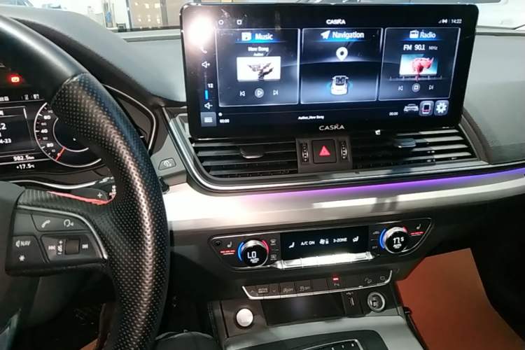 Used Audi Q5L 2020 Updated 40 TFSI Prestige Fashion Edition Audio And AC Panel